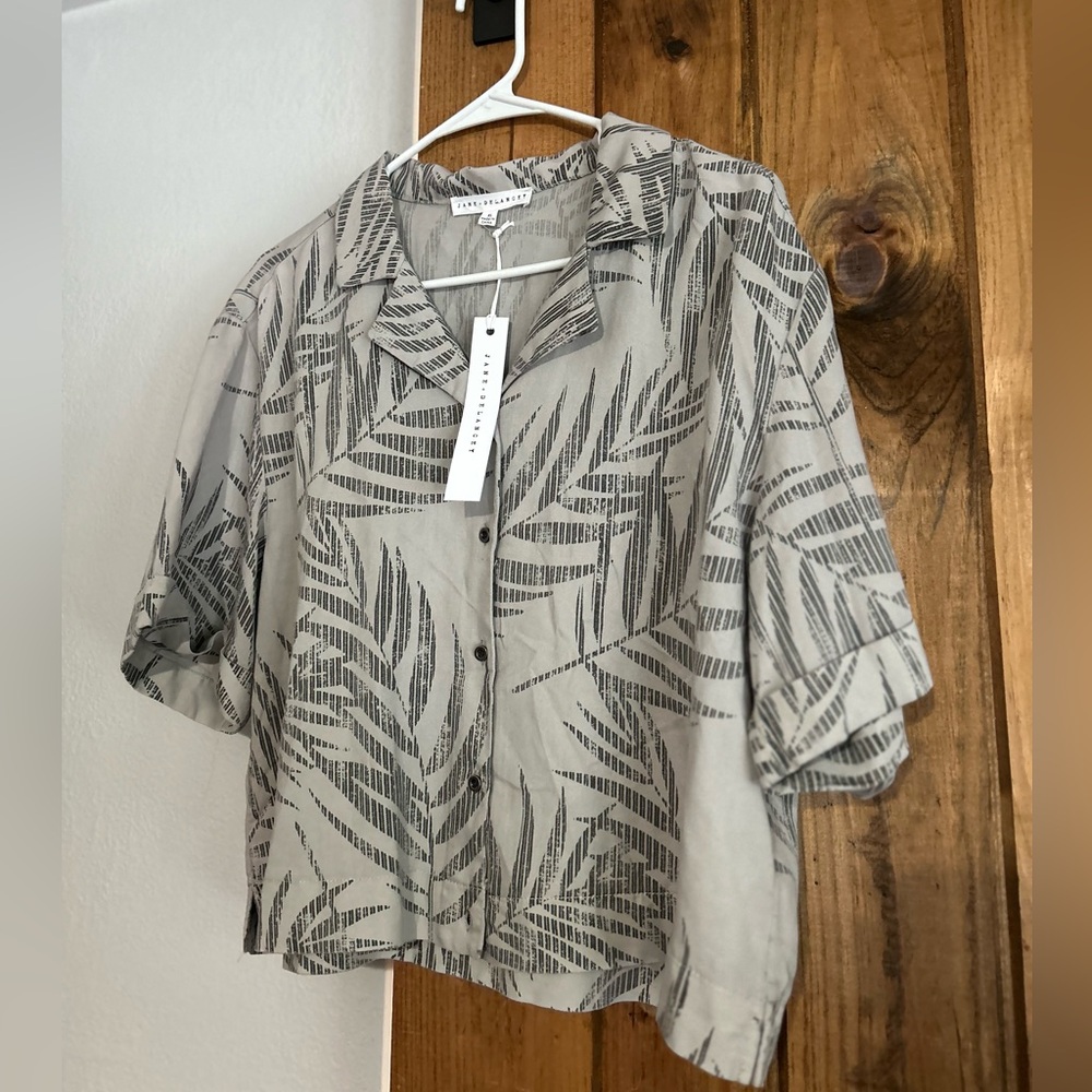 Jane and Delancey Gray Palm Crop Button Down - XL